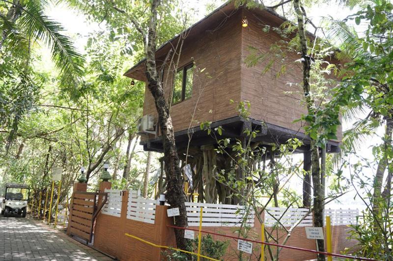 Hotel Mango Meadows Kottayam Esterno foto